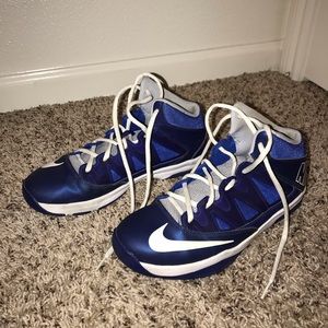 Basketball shoes